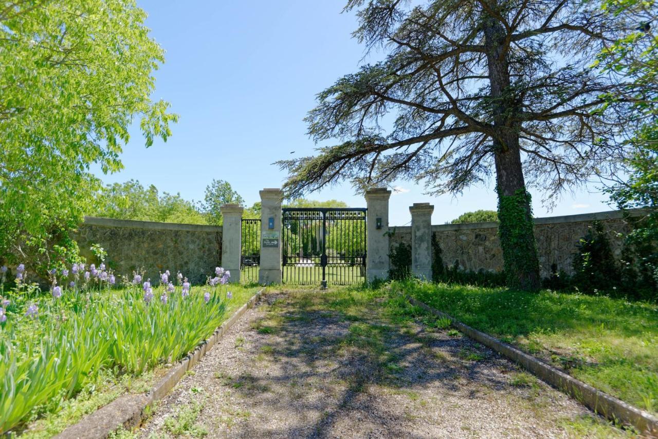 Private Furnished Apartment With All Comfort Has A Garden In A Green Space Meyreuil Kültér fotó